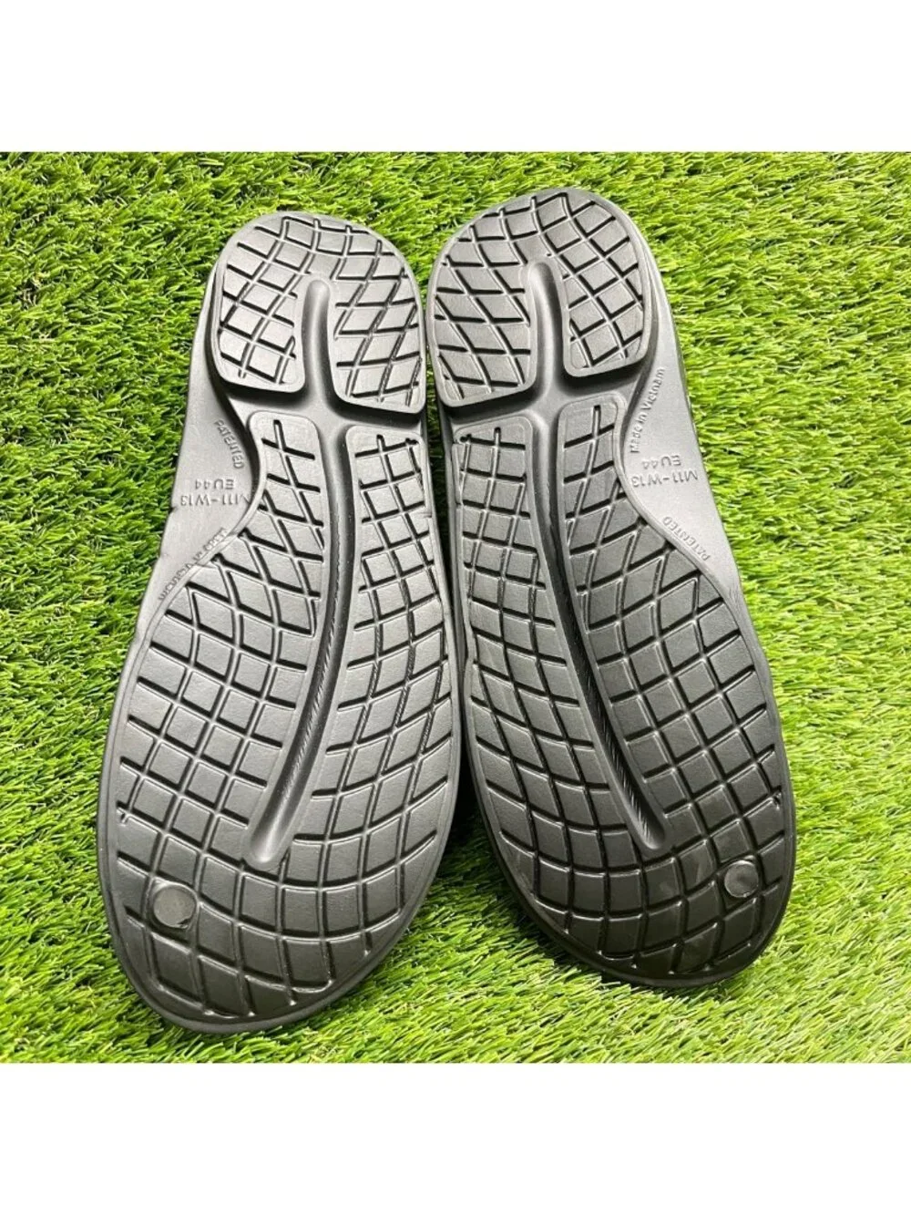 OOFOS OOcloog Clog Mens Size 11 Black Beach Outdoor Slip On Recovery Sandals